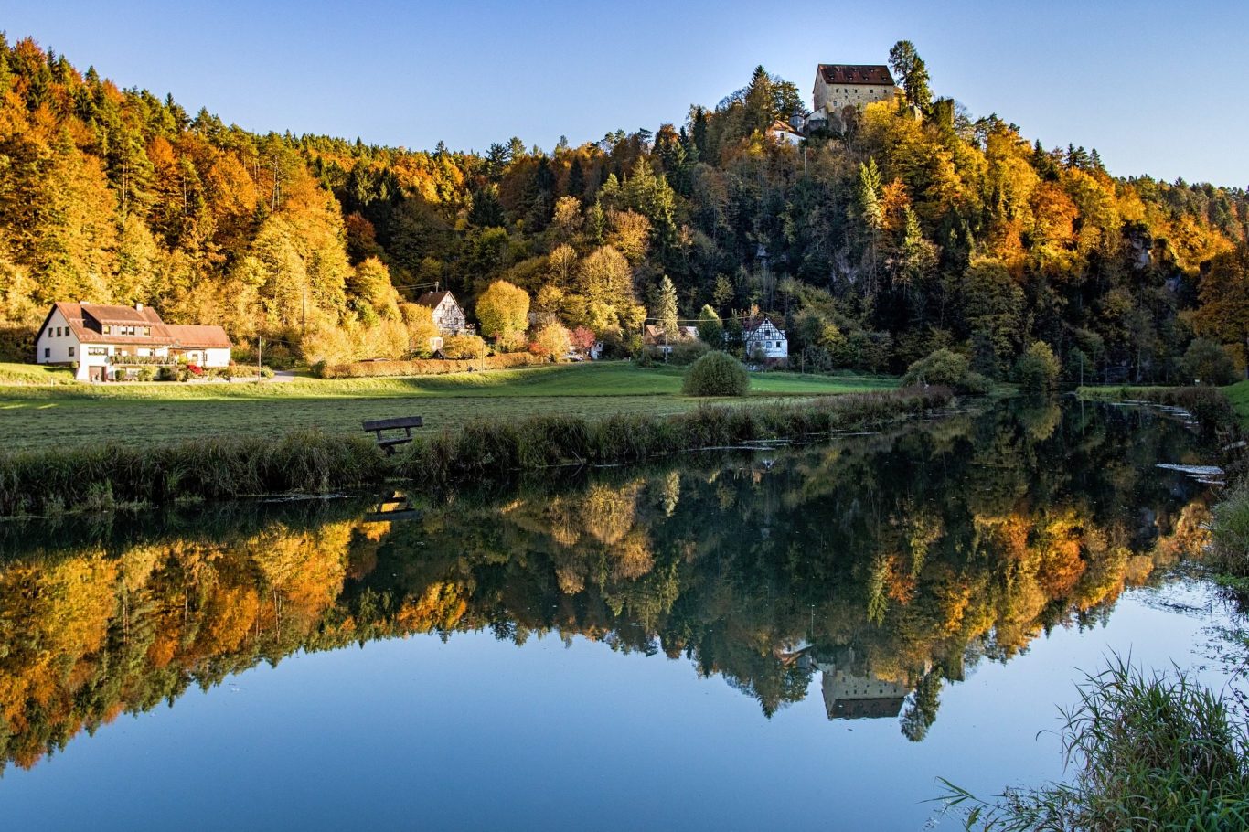 Blick auf Burg Rabeneck Quelle: Fotostudio Lichtblick Doris Dörfler Asmus